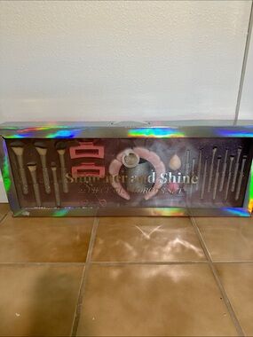 NIB Yafa Shimmer and Shine Beauty 22-Piece Bling Makeup Brush and Accessory Set